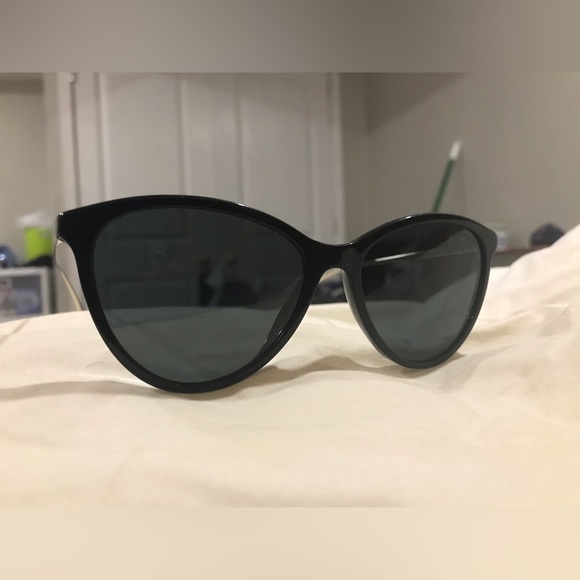 CHANEL: Butterfly Sunglasses REF:5459 C501 - Picture 2 of 9